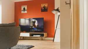 Large_Screen_4K_TV_For_Gaming