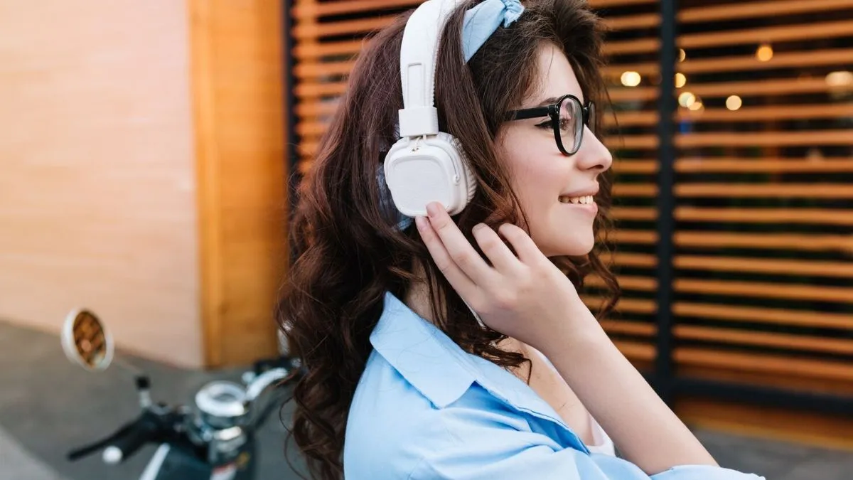 Top 5 Headphones Under 2000