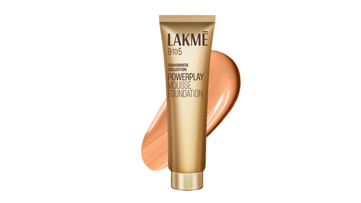 LAKM 9To5 Powerplay Mousse Matte Liquid Light Coverage Foundation For All Skin Mini,01 Rose Ivory,6g , 1 Count
